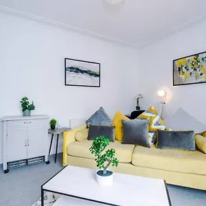 Holiday home Long Term Offers Message For Prices Sleeps 6 Adults, Contractors, Relocators, Travellers, Halifax